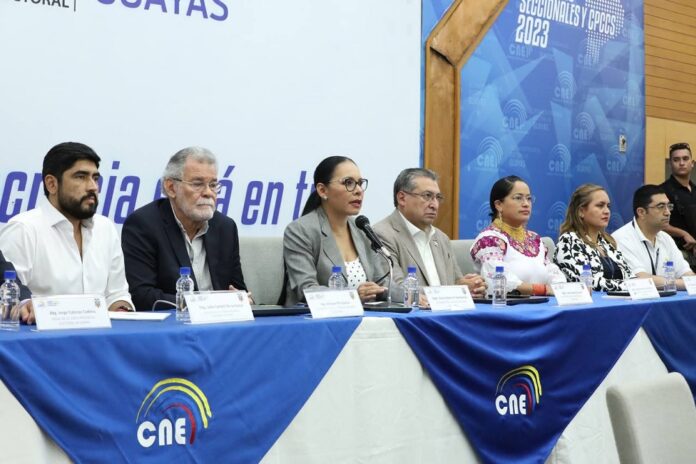 La titular del organismo electoral, Diana Atamaint, anunció al país que, ante los hechos suscitados en la Delegación Provincial Electoral del Guayas, el Pleno encargó la dirección a Wilson Hinojosa, funcionario con más de 19 años de experiencia en la Función Electoral.