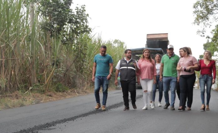Jairo Vasquez, director de Obras Publicas de la prefectura explicó que se asfaltaron 2 km de la vía Morales-Curtincápac, 2 km vía a La Ladera, 1 km vía a las Huacas, 1 km del centro parroquial de Morales, subcentro de salud y la vía Morales-Lourdes.