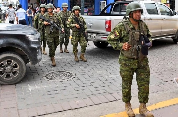 Desde el medio día del martes 4 de abril, se desarrollan operaciones militares en apoyo a la Policía Nacional en diversos sectores de Machala, esto con la finalidad de garantizar la seguridad ciudadana.