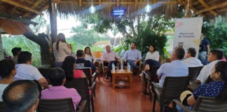 Alfredo Borrero, en esa localidad fronteriza se reunió con los representantes del sector turístico de la provincia de El Oro, con quienes analizó la situación y las medidas a tomar frente a la inclemencia del clima.