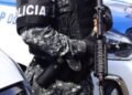 El cuerpo sin vida de un policía fue arrojado en el sector Los Mastodontes, norte de Quito