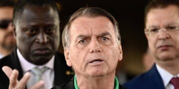 La Corte Suprema en Brasil ordena el arresto domiciliario de Bolsonaro por incumplir las restricciones